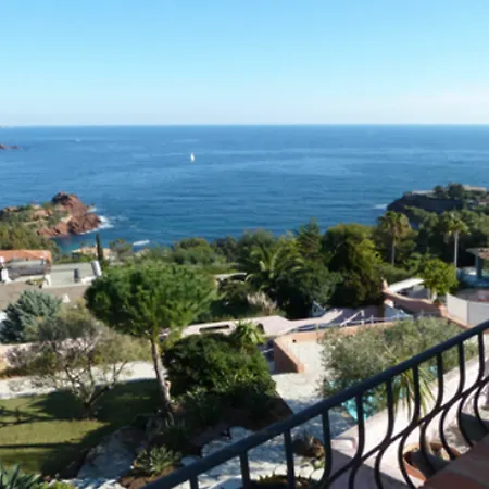 With 4 Bedrooms In Saint-raphael, With Wonderful Sea View, Priva Apartment Saint-Raphael (Var)